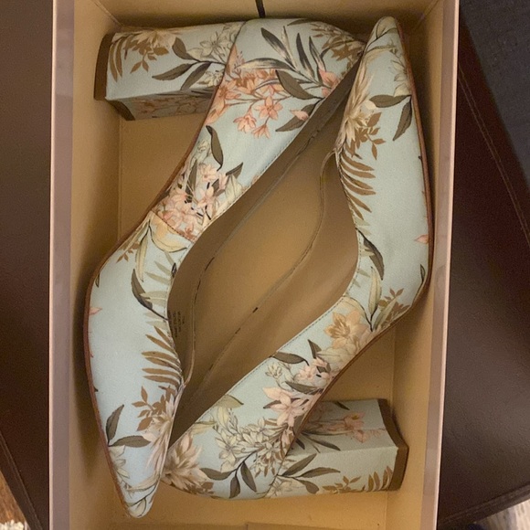 Marc Fisher Caitlin floral Pumps - Picture 3 of 5